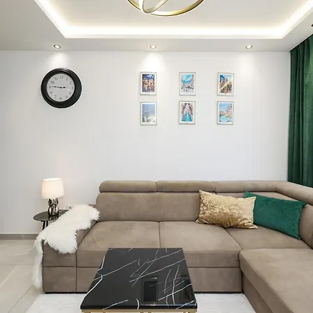 New Luxury With Balcony And Free Parking In The Garage 公寓