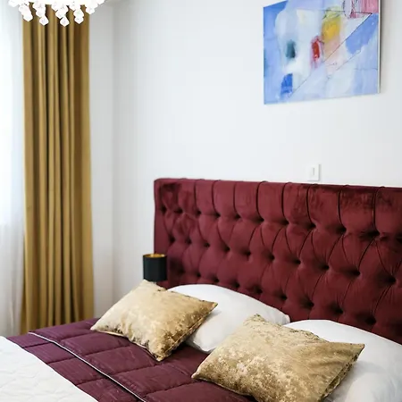 New Luxury With Balcony And Free Parking In The Garage * 扎达尔