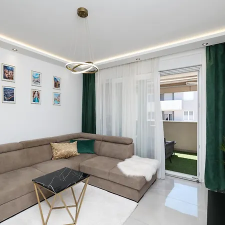公寓 New Luxury With Balcony And Free Parking In The Garage *
