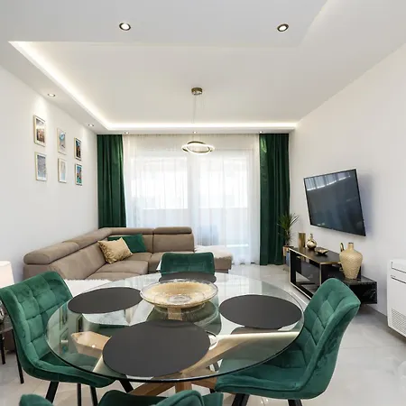 New Luxury With Balcony And Free Parking In The Garage 公寓 扎达尔