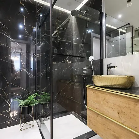 New Luxury With Balcony And Free Parking In The Garage 公寓 扎达尔