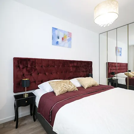 New Luxury With Balcony And Free Parking In The Garage 公寓