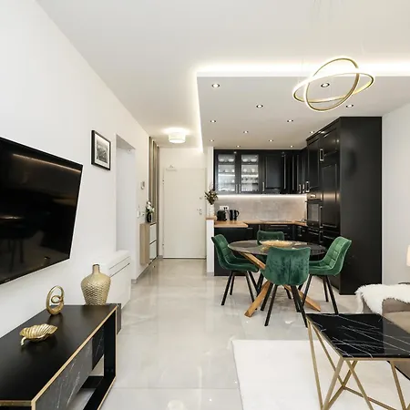 New Luxury With Balcony And Free Parking In The Garage 公寓