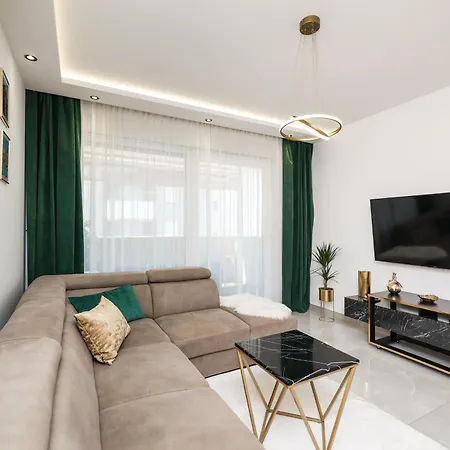 公寓 New Luxury With Balcony And Free Parking In The Garage