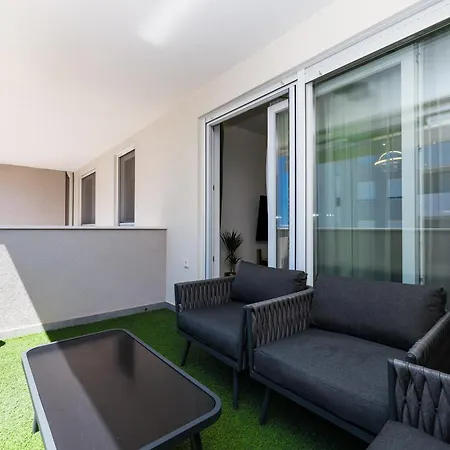 公寓 New Luxury With Balcony And Free Parking In The Garage 扎达尔