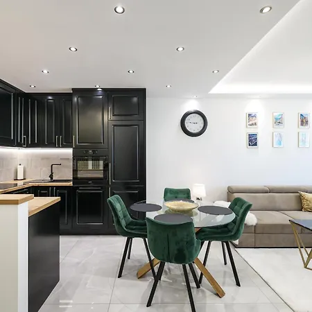 公寓 New Luxury With Balcony And Free Parking In The Garage