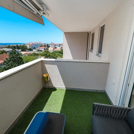 公寓 New Luxury With Balcony And Free Parking In The Garage *