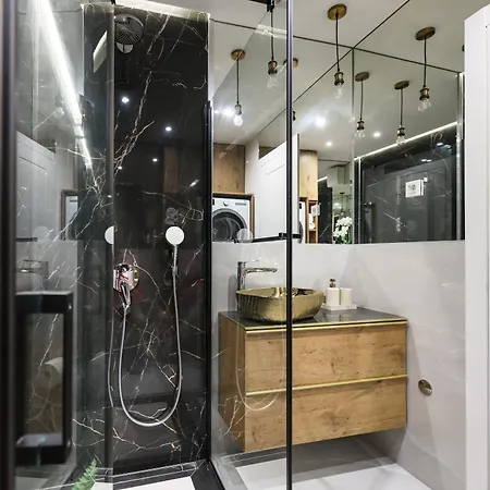 New Luxury With Balcony And Free Parking In The Garage 公寓