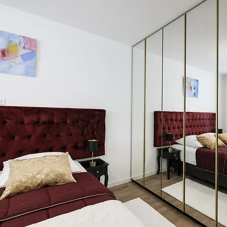 New Luxury With Balcony And Free Parking In The Garage 公寓 扎达尔